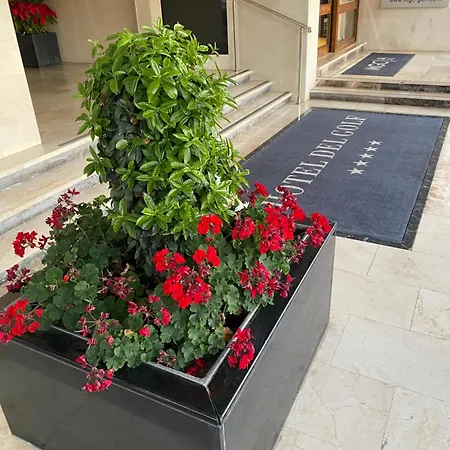 לינה וארוחת בוקר Stunning At Del Golf, 5 Stars And Frontline Golf, Porto Banus, 5*